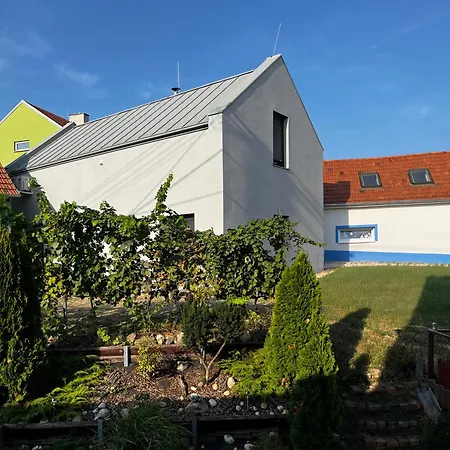 U Ervina - Moderni Nad Tradicnim Sklepem * Vrbice