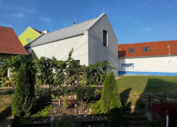 U Ervina - Moderni Nad Tradicnim Sklepem * Vrbice